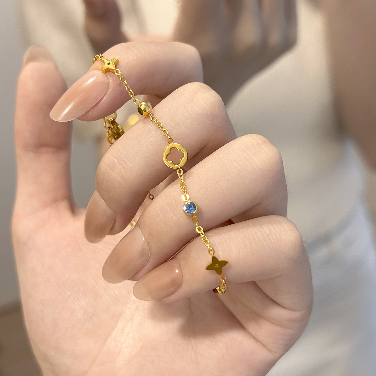 Premium Four Leaf Clover Titanium Steel Luxury Unique Flower Bracelet thumbnail 4