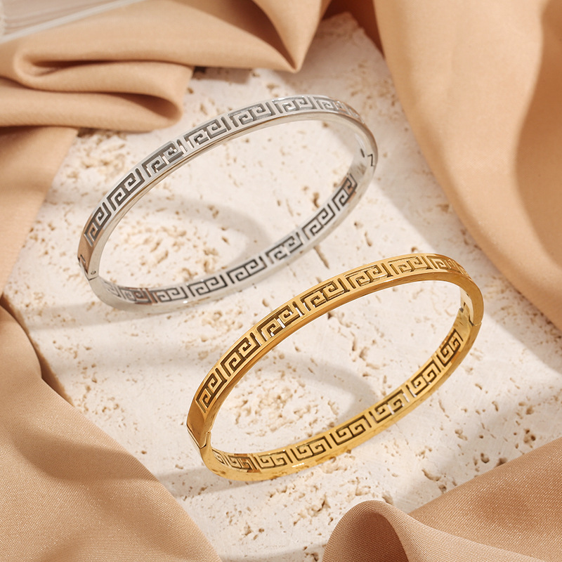 Royal Style Titanium Steel Vintage Luxury Unique Bracelet thumbnail 3