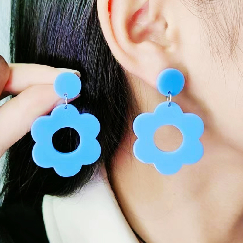 Studs Hollow Minimalist Unique Flower Earrings thumbnail 3