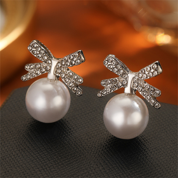 Studs Minimalist Pearl Butterfly Earrings thumbnail 3