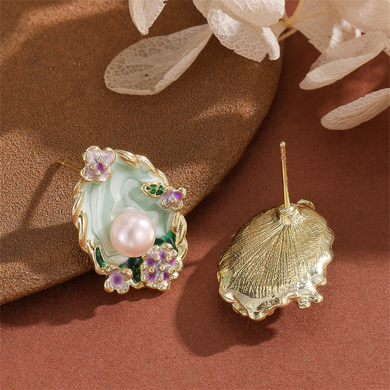 Studs Vintage Pearl Flower Earrings thumbnail 3