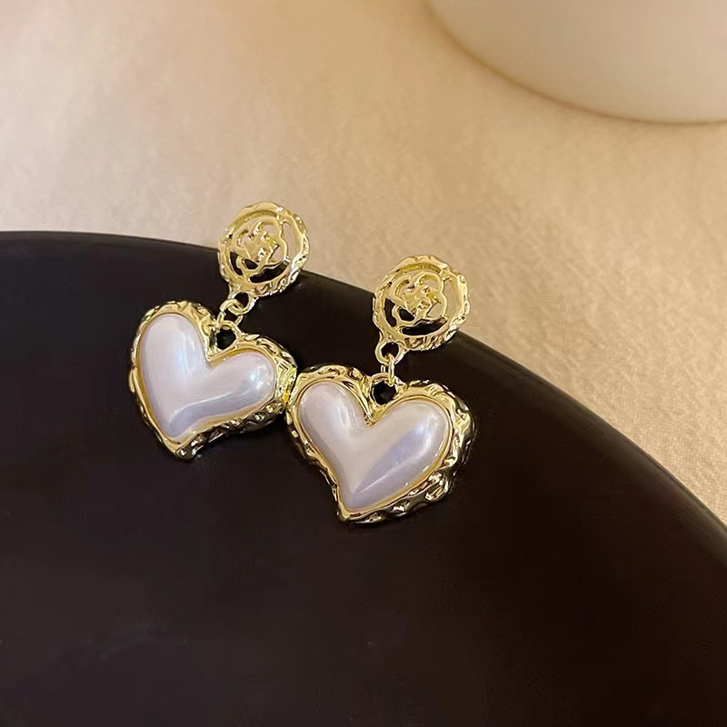 Premium Studs Vintage Unique Pearl Flower Heart Earrings thumbnail 3