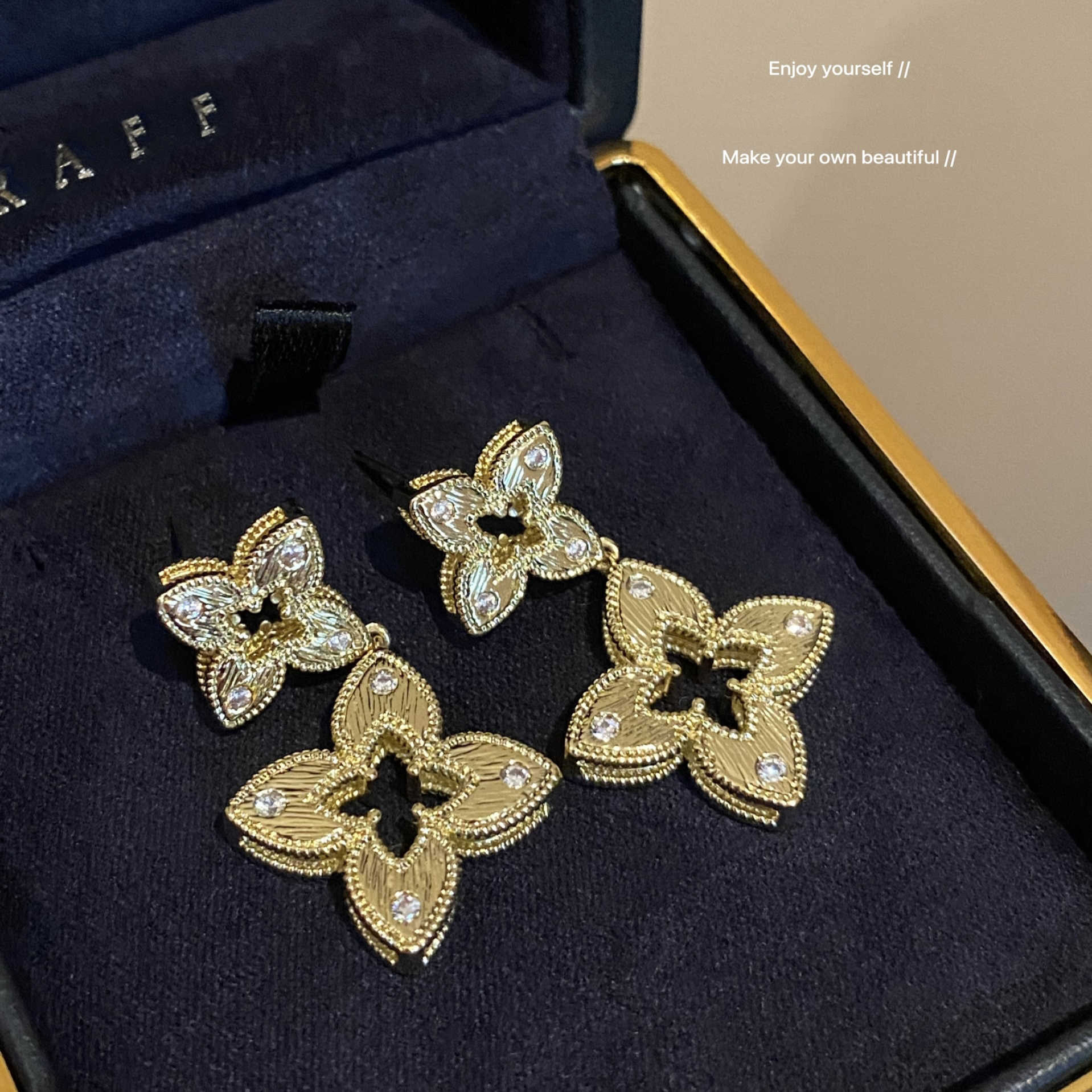 18K Gold Plated Premium Hollow Luxury Zircon Flower Necklace thumbnail 3