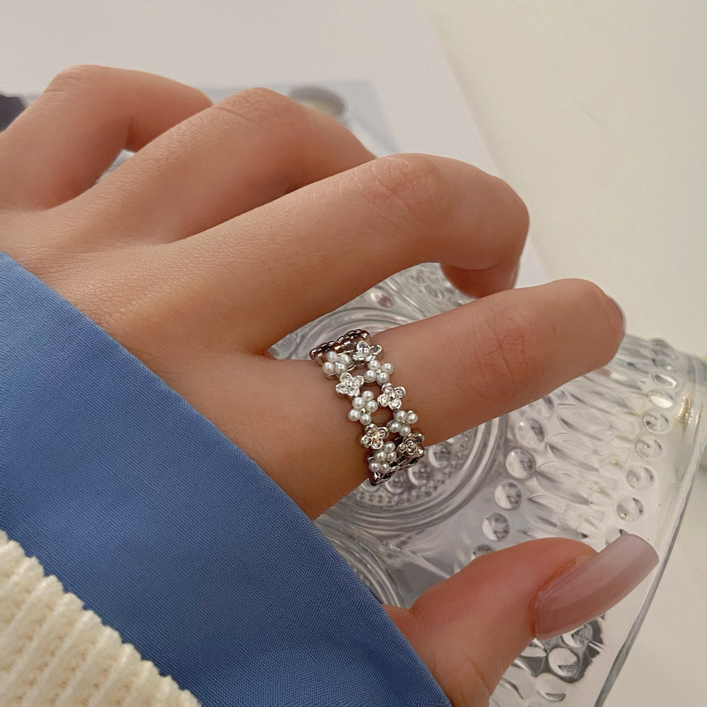 Hollow Luxury Unique Zircon Flower Ring