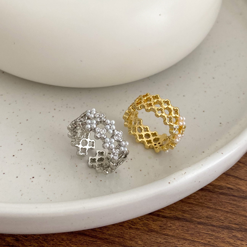 Hollow Luxury Unique Zircon Flower Ring thumbnail 3