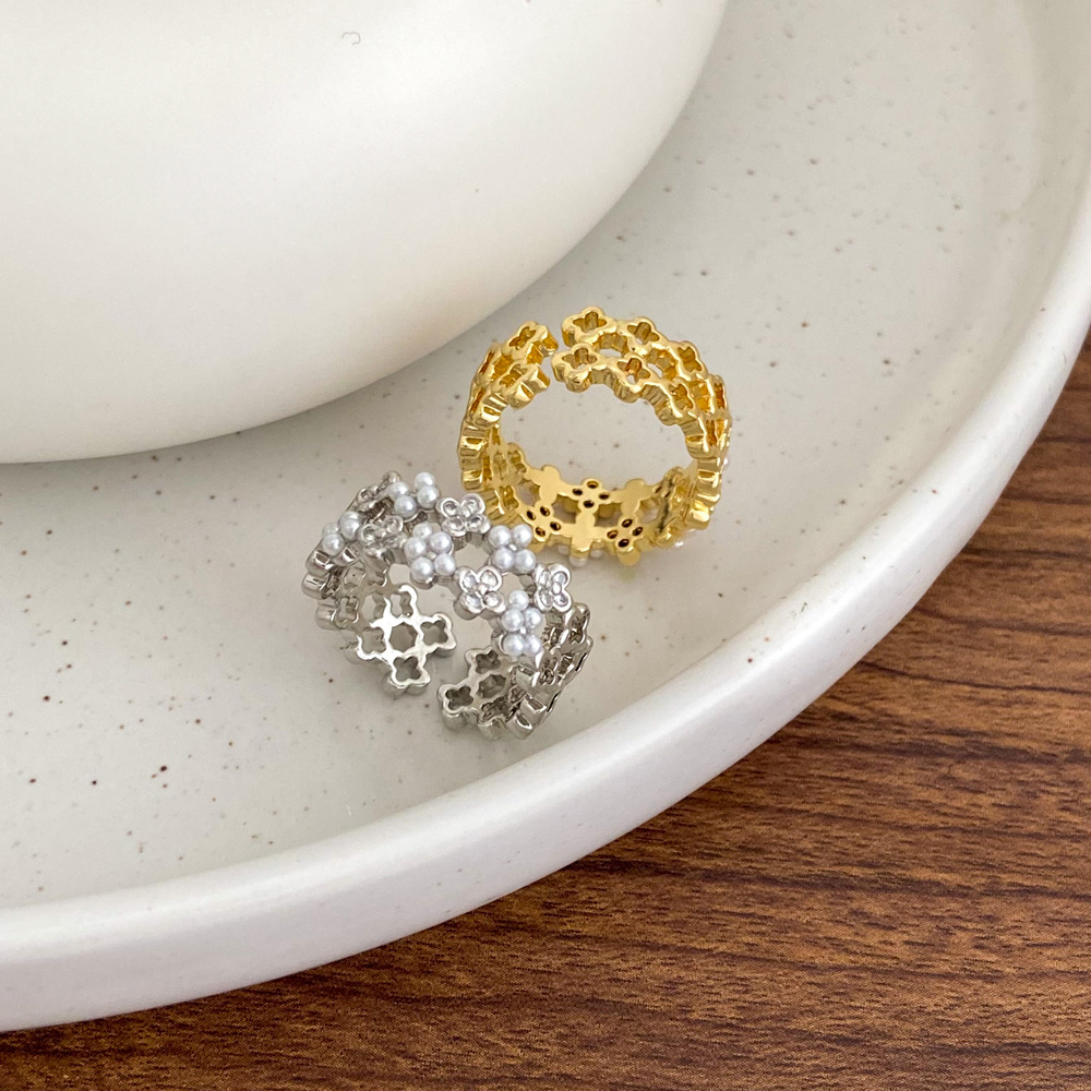 Hollow Luxury Unique Zircon Flower Ring thumbnail 4